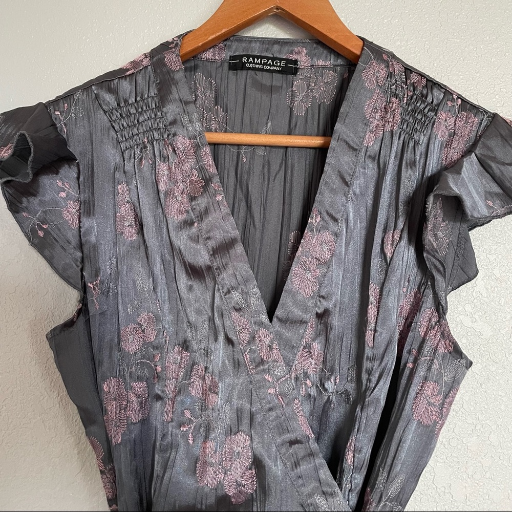 Rampage - Gray Pink Floral Short Sleeve Wrap Top - Size M